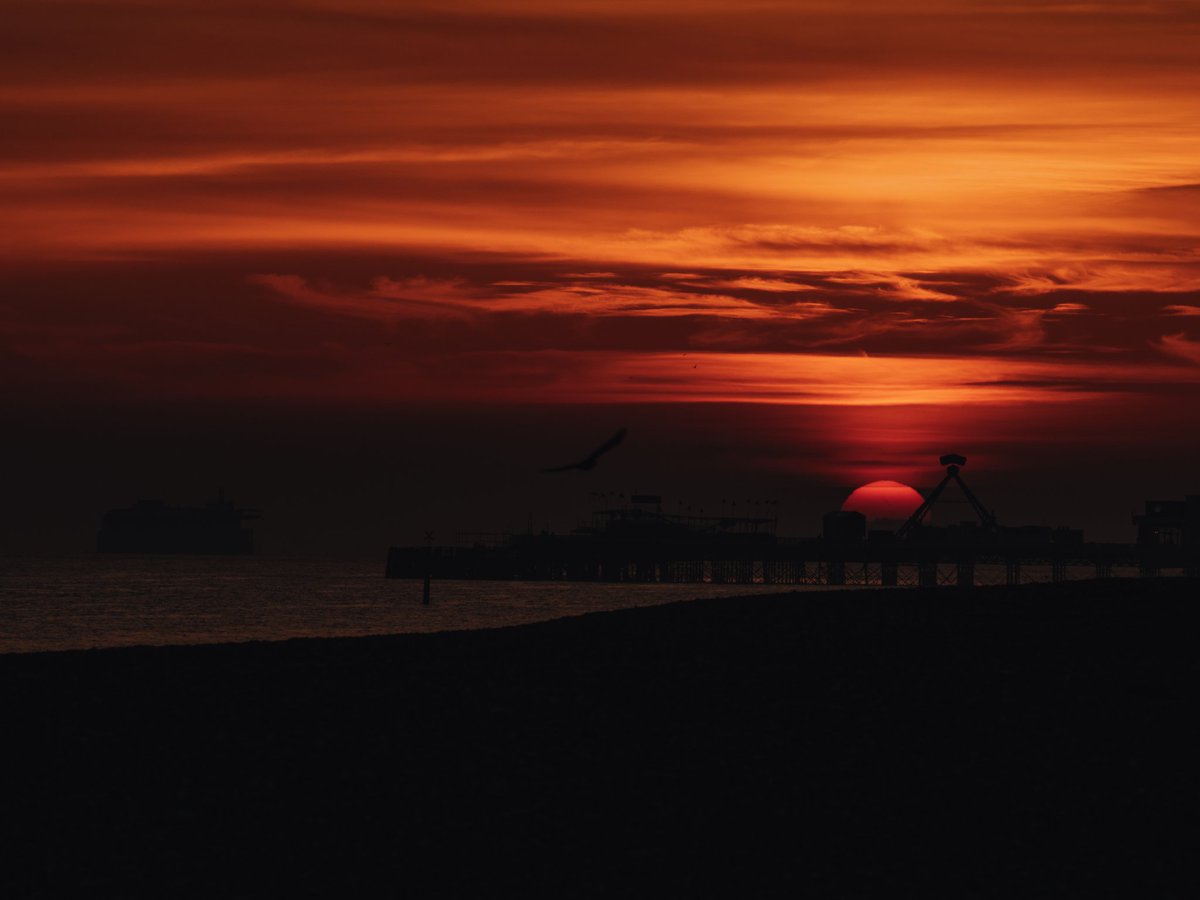 pixel8_visuals's tweet photo. Red sky at night.

What a sunsets it was yesterday evening.

I managed to get out and have a play with my new @LumixUK GH5

#sunsetphotography #sunset #redsky #lumixgh5 #shotonlumix https://t.co/N3Nye68wVe