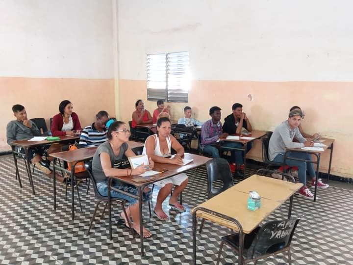 MtnezIc's tweet photo. Inicia en la FOC "19 de Julio" en #1roDeEneroDeVictorias el curso de formación y superación para jóvenes y se desarrolla con calidad el proceso docente educativo. #EducaciónPrimeroDeEnero #LatirAvileño #MejorEsPosible @AnabelRamrezLp2
@CalderonPineiro @CubaMined @IzquierdoAlons1 https://t.co/AC0EE9DH5v