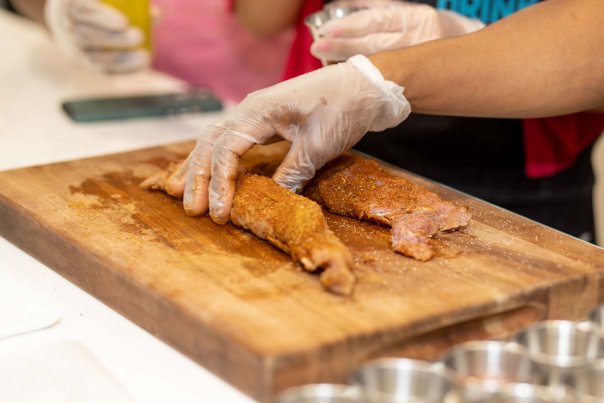 CopperwoodPork's tweet photo. For the LOVE of pork! π
@pinkapronja had us LOVESTRUCK by this delicious Sous Vide Spice-Rubbed Pork Tenderloin at @jafoodanddrink last Wednesday and weβre not over it!
Swipe for some juicy highlights!
#CopperwoodPork #PutPorkOnYourFork
#KnowYourPork https://t.co/Eq2BH4dy6b