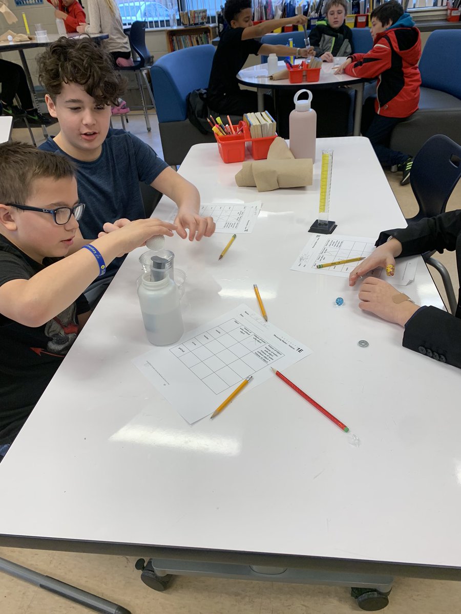 JodiLombard's tweet photo. Water displacement experiment. A great deal of problem solving occurred today! #teamtwain #fraserfamily 🔬 https://t.co/gqho3uoh3v