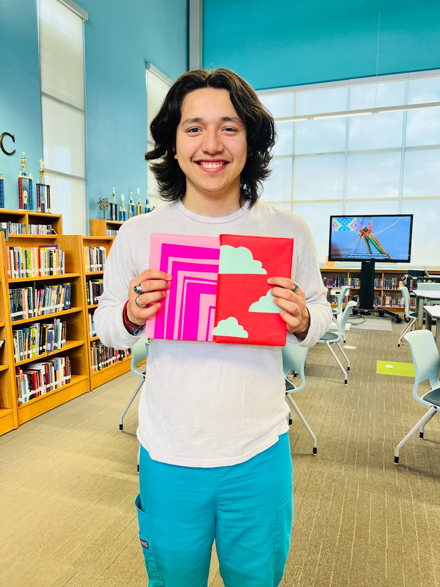 hshpilc's tweet photo. The ILC celebrated Valentine's season with our Blind Date with a Book display💖 Students chose books that were wrapped and only had clues to guide their selection. We hope our students found true love with their books! #hshpilc #PhoenixReaders #HSHPValentines #BlindDatewithaBook https://t.co/s5RRT61FQV