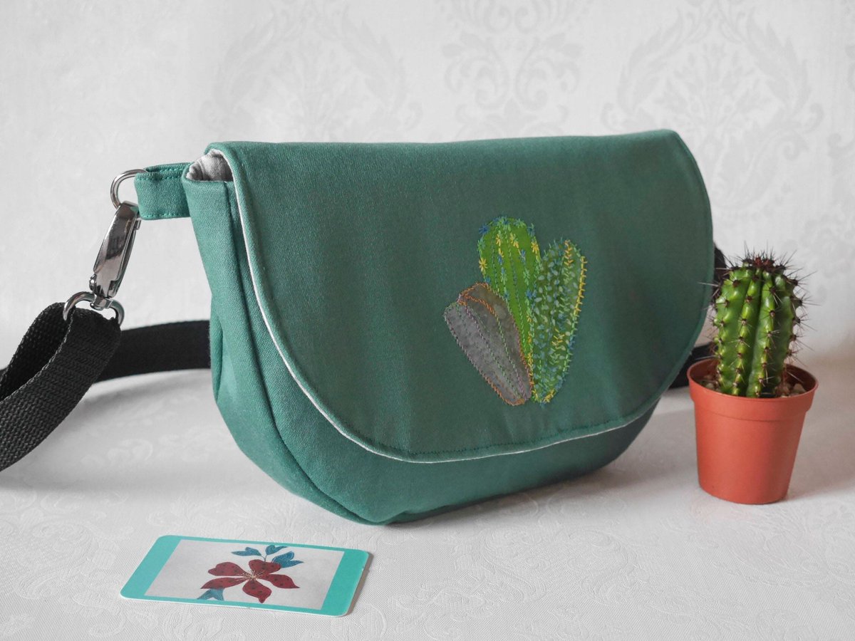 Do you know someone who loves cacti? This versatile and #ecofriendly bag features appliqued #cacti: etsy.me/3IqZeII 
#beltbag #handbag #shopindie #MHHSBD