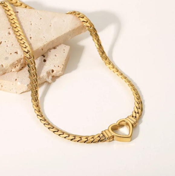 TrueReprobate's tweet image. So good I had to share! Check out all the items I'm loving on @Poshmarkapp #poshmark #fashion #style #shopmycloset #louisvuitton #colourpop: posh.mk/VJk8qGHRrxb