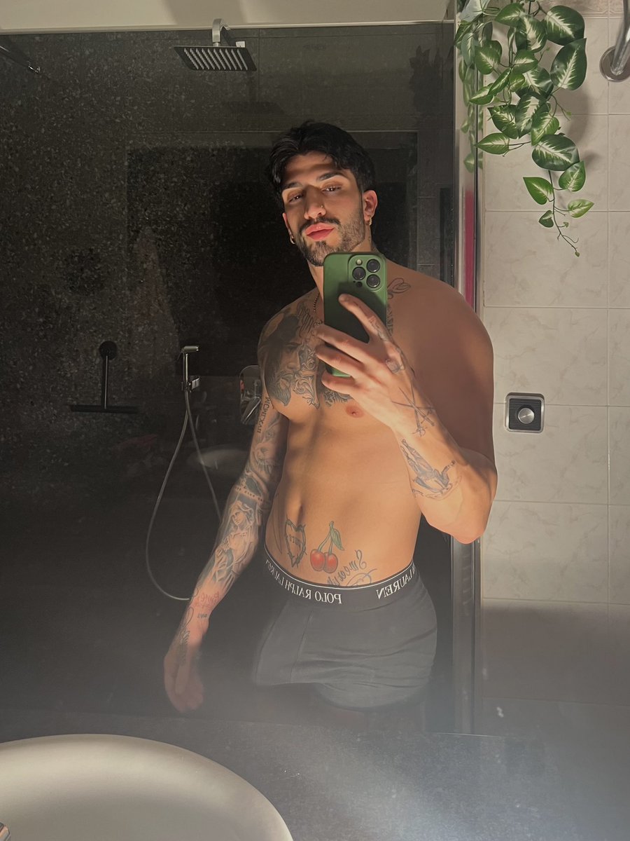 sexy male celeb 18+ on Twitter: "RT @MannyHP1: Hey, chat me 😜"