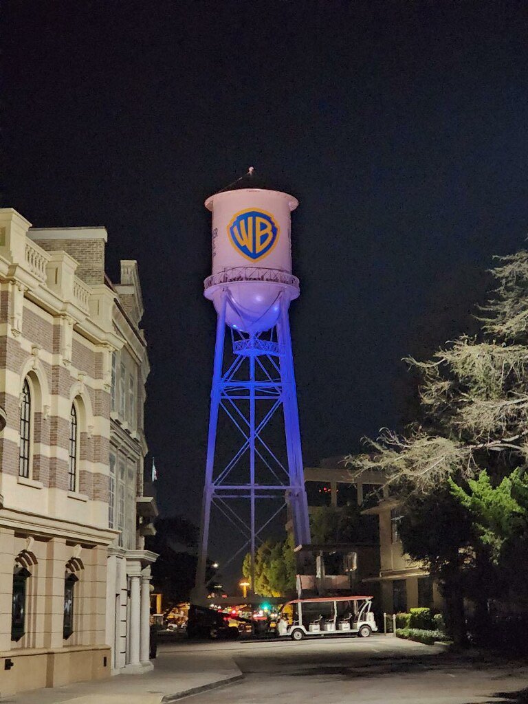 Jones_Logistics's tweet photo. They got picked up for another season, and we picked up and delivered their set!
It's WINNING TIME for the cast of the HBO show!
@WBHomeEnt
@HBO
#WinningTime #LakersDynasty #JonesDelivers #JoLo #thebestcarriers #movingfreight #HBO #tvshowset https://t.co/EmGeQwhtEj