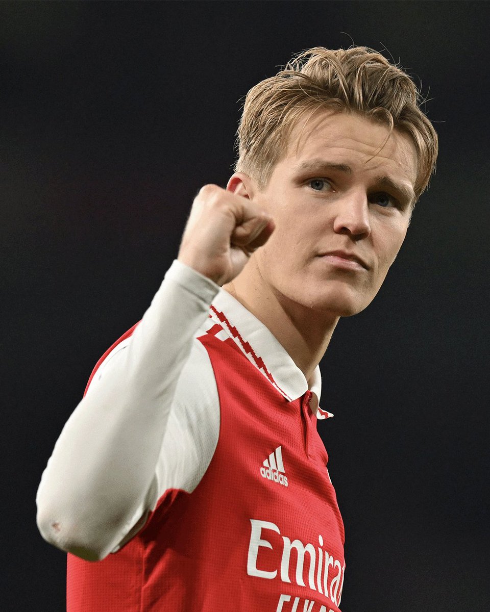 Como se le congela el pecho a este rubio zorro en los partidos importantes, por eso no está en el Madrid. El facha Maddison es mejor.