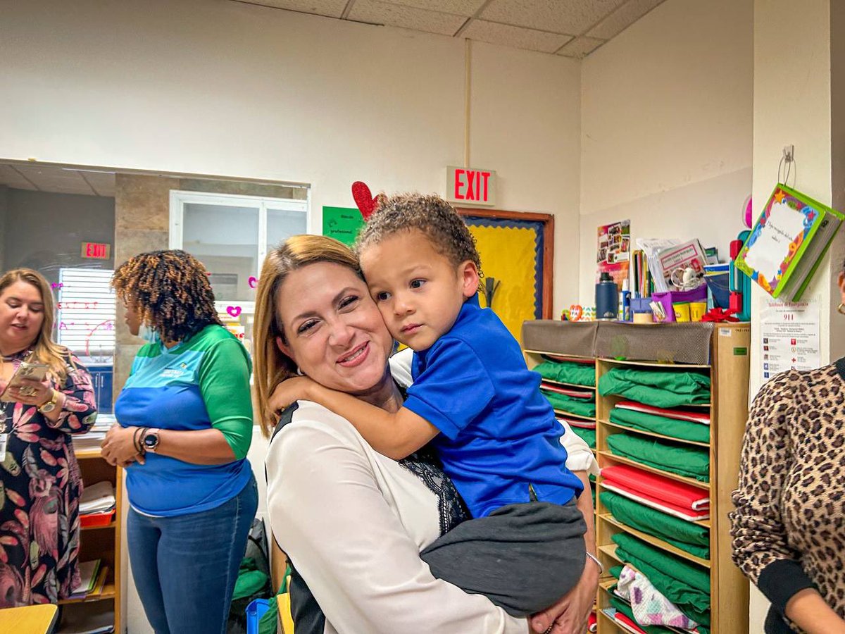 mgonzalezsj's tweet photo. Desde los Centros Head Start de Santurce, Israel I e Israel II, compartiendo con nuestros pequeños, que a diario reciben con entrega y pasión las atenciones de sus maestros. ¡Los mejores! #SanJuan https://t.co/FwZIrD4ggw