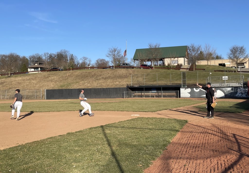 LaRocheBaseball's tweet photo. Sunny and 70 in Pittsburgh today! ☀️Perfect day to get the dirt under our cleats!! T-minus 4 days till gameday! #family #BYOH https://t.co/tr32NzFrZm