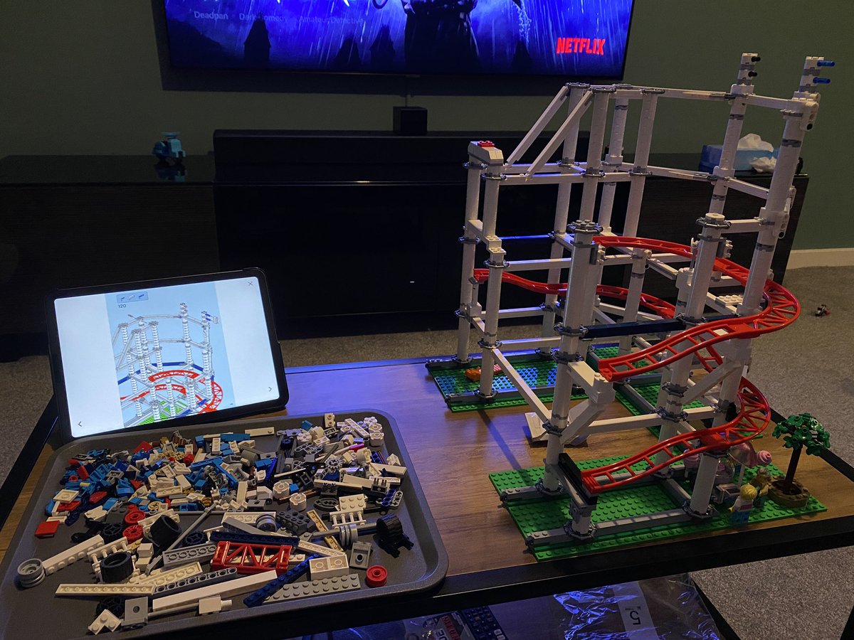 vsingh_sci's tweet photo. Finally finished! #LEGOcoaster #LEGOhouse https://t.co/7fnokRZK2n