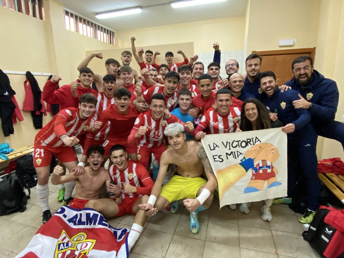 Alberto_Lasarte's tweet photo. Increíble lo sucedido hoy, lo de estos chavales no tiene límite. Va por todos vosotros, rojiblancos. SOMOS DE FINAL FOUR DE LA COPA DEL REY 🏆🔴⚪️ @AcademiaUDA #UnMomentoEnLaHistoria https://t.co/RjVWQ8JWp1
