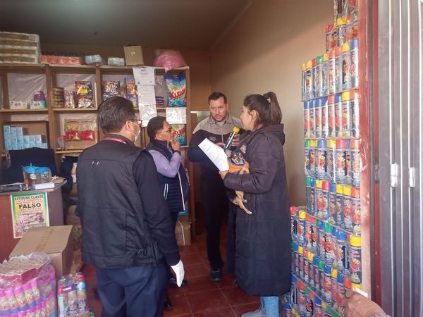 JusticiaBol's tweet photo. #JusticiaInforma | El #VDDUC junto al #SENASAG, el SEDES, la Policía Nacional y la Intendencia Municipal realizan verificativos de control en la ciudad de #Oruro a fin de resguardar los derechos de la población en época de carnavales.
#EstamosSaliendoAdelante https://t.co/1t0dRZF53m