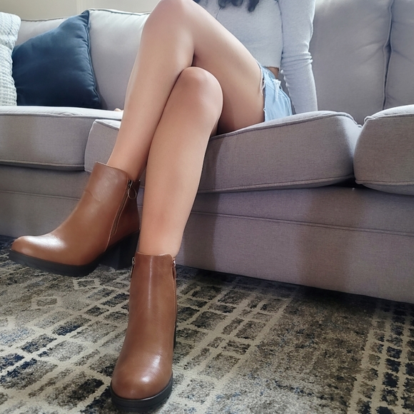 radiance1992's tweet photo. So good I had to share! Check out all the items I'm loving on @Poshmarkapp from @MaliaKaimana #poshmark #fashion #style #shopmycloset: https://t.co/uDoVXXbQ2w https://t.co/ONqNHKAQr3