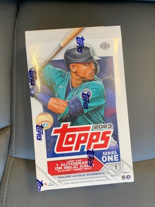 GIVEAWAY!!

-Follow <a href="/LAcarddude/">LA Card Dude</a>
-Like
-Retweet
-Tag someone (not required)

Now accepting Card Consignments at a 10% fee. DM me for more info💪

#lacdgiveaway