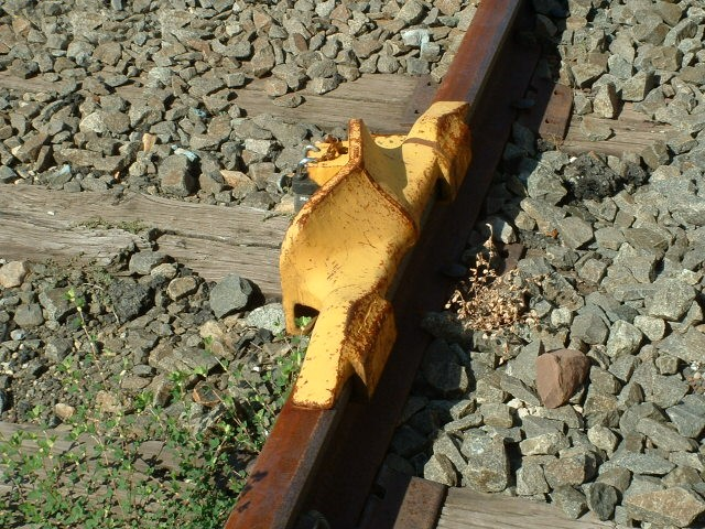 Artytom's tweet photo. Train Derails. Chief deputy U.S. marshal in Shreveport, said he was suspicious that so many were stolen in such a short time. Seven devices were taken from the Greenville, Texas, area. 2003.
https://t.co/Bc4Zf4tO2h
#trainderails #ohiotrain #texastrain https://t.co/gJUQdIcyzw