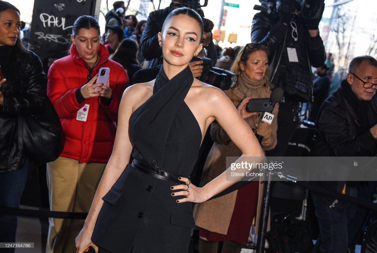 ehfilesmidia's tweet photo. 📸 Ella Hunt attends at the Michael Kors fashion show during New York Fashion Week!

credits: gettyimages; https://t.co/zCxxAHv4AD
