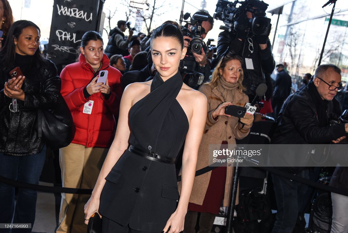 ehfilesmidia's tweet photo. 📸 Ella Hunt attends at the Michael Kors fashion show during New York Fashion Week!

credits: gettyimages; https://t.co/zCxxAHv4AD