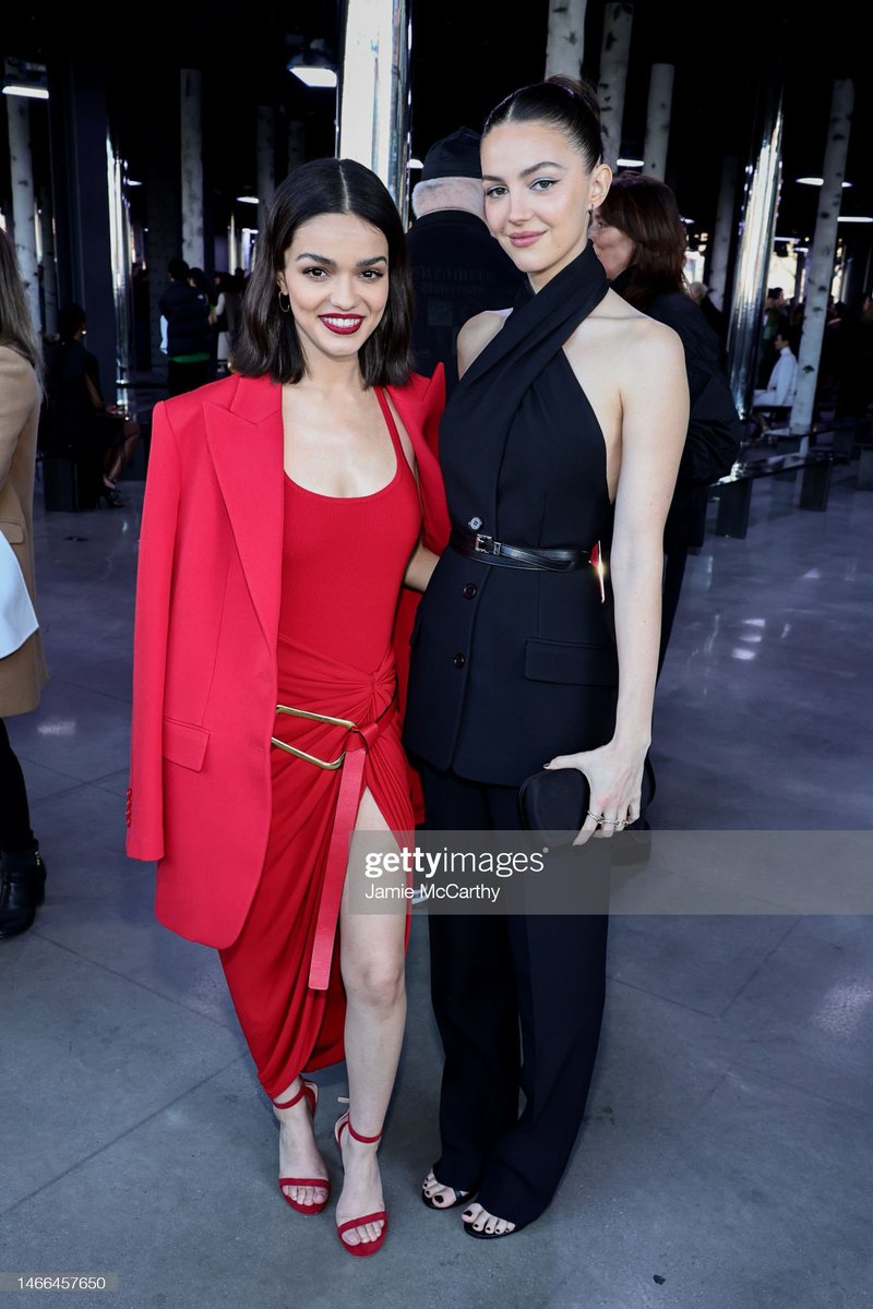 ehfilesmidia's tweet photo. 📸 Ella Hunt with Rachel Zegler at the Michael Kors Collection Fall/Winter 2023 Runway Show!

credits: Jamie McCarthy/Getty Images for Michael Kors; https://t.co/pWLn1bwWsT