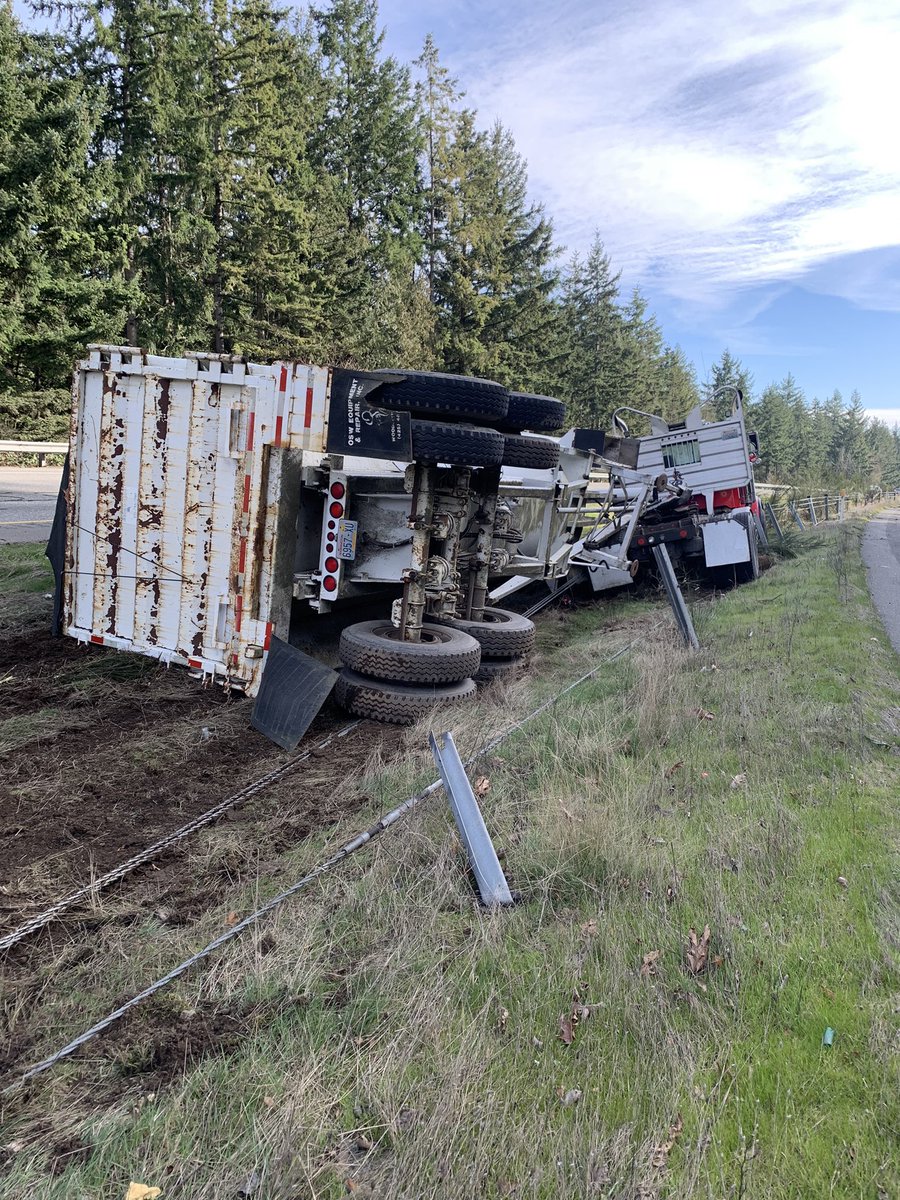 ⚠️#KitsapCounty: Collision on SR 3 affecting the southbound lanes that involves an overturned dump truck.

Please use caution through the area as the roadway will be down to one lane.