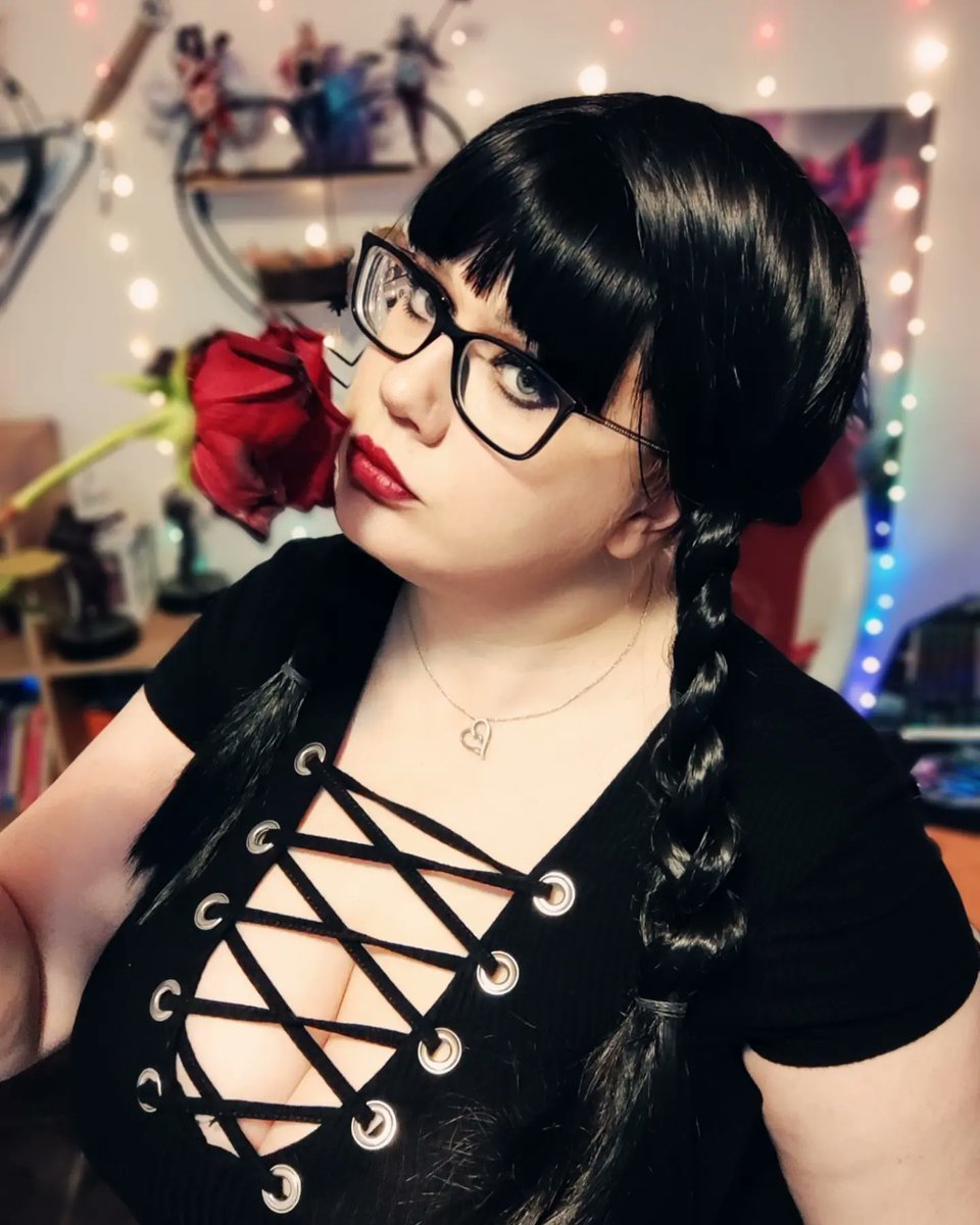 MiarEUW's tweet photo. Wednesday during your Valentine ❤️❤️❤️
#wednesdayaddams #Wednesday #ValentinesDay2023 #ValentinesDay #ValentinewithBuild #wednesdaynetflix #cosplayer https://t.co/YdqqJlZMCs