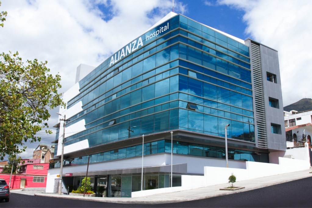 Christian Hernández (@chernandezy) on Twitter photo Resulta paradójico que una casa de salud como <a href="/halianzaec/">Hospital Alianza del Ecuador</a> no pague a un traumatólogo por las cirugías que realizó en el hospital. El médico es padre y hermano de personas con discapacidad.
Señores del hospital Alianza, ningún trabajo es gratuito. Paguen!
<a href="/Salud_Ec/">Ministerio de Salud Pública 🇪🇨</a> <a href="/MinTrabajoEc/">Ministerio del Trabajo Ecuador 🇪🇨</a> Resulta paradójico que una casa de salud como <a href="/halianzaec/">Hospital Alianza del Ecuador</a> no pague a un traumatólogo por las cirugías que realizó en el hospital. El médico es padre y hermano de personas con discapacidad.
Señores del hospital Alianza, ningún trabajo es gratuito. Paguen!
<a href="/Salud_Ec/">Ministerio de Salud Pública 🇪🇨</a> <a href="/MinTrabajoEc/">Ministerio del Trabajo Ecuador 🇪🇨</a>