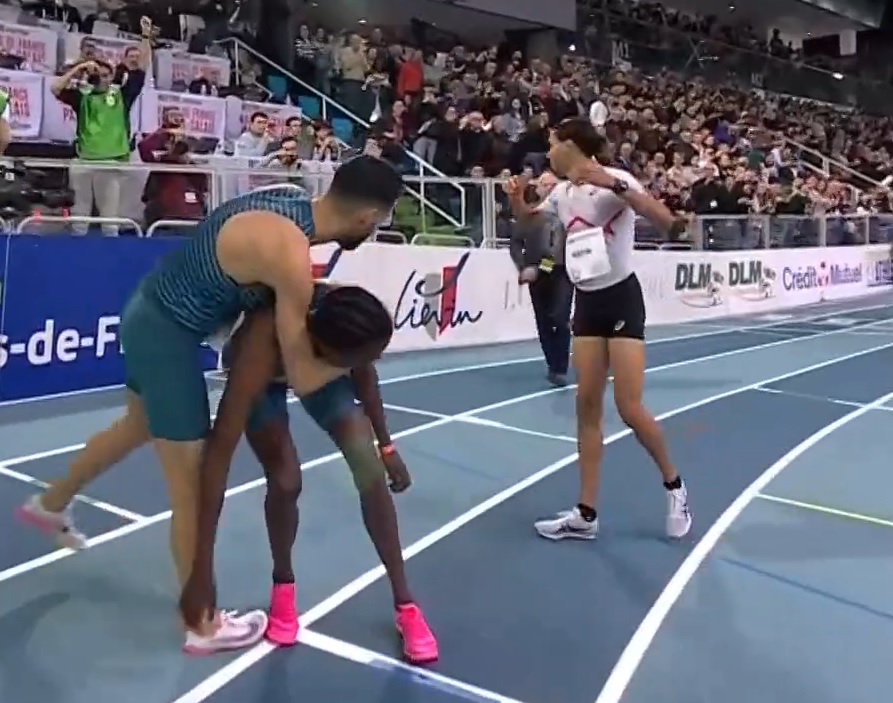 𝐋𝐎𝐂𝐔𝐑𝐀 𝐄𝐍 𝐋𝐈𝐄́𝐕𝐈𝐍

Mo Katir, 𝟳:𝟮𝟰.𝟲𝟴 𝗘𝗡 𝟯.𝟬𝟬𝟬𝗠.𝗟. 🤯

RÉCORD DE EUROPA 🇪🇺
2ª MEJOR MARCA MUNDIAL DE LA HISTORIA 🌍

✍️ 𝑳𝒂 𝒍𝒆𝒚𝒆𝒏𝒅𝒂 𝒄𝒐𝒏𝒕𝒊𝒏𝒖́𝒂...