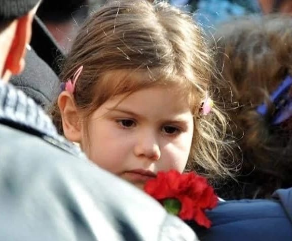 🔴Şehit Özel Harekât Polisi Coşkun Nazilli'nin ailesi, çocukları Göktürk ve Gökçe Nazilli adına 1 şehitlik maaşı bağışta bulundu.