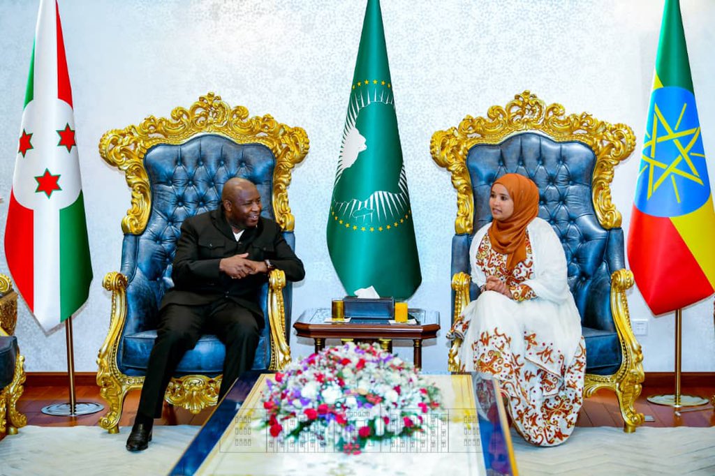 NtareHouse's tweet photo. Le Président de la République SE @GeneralNeva est arrivé à Addis-Abeba où il a été chaleureusement accueilli. Il est l’Invité d’honneur de la première Assemblée publique des jeunes au sein de l’Union Africaine qui est organisée ce 16 févr. en marge du 36è Sommet des Chefs d’Etat. https://t.co/h6Tgeb2Lbx
