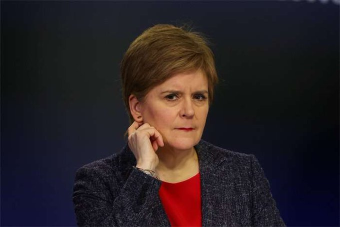 betejaccuse's tweet photo. Nach historischer SPD-Schlappe in Berlin schmeißt auch Nicola Sturgeon in Großbritannien hin. Das frauenverachtende Selbstbestimmungsgesetz stößt weltweit auf Widerstand und beendet Politiker-Karrieren.
#SturgeonDestroyerOfWomensRights
#Scotland
#SPDown
#SPDVerrätFrauen https://t.co/RP70HIicnV