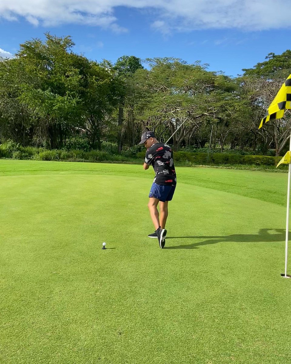 DerlinBaez3's tweet photo. "Golf is a compromise between what your ego wants you to do, what experience tells you to do, and what your nerves let you do" ⛳️🏌️‍♂️💚 https://t.co/WzklKYKfbk