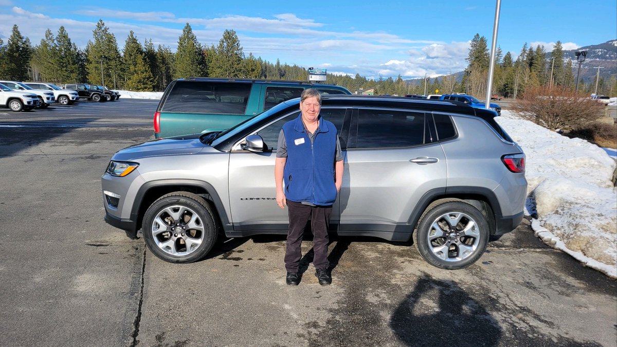 PierceAutoIdaho's tweet photo. Congratulations to Angela Corgain of Hope, Idaho on her Jeep Compass Limited. Also thank you for choosing Pierce Auto Center. #Jeep #Jeepwave #Jeeplife #7BJeeps #7B #Jeepfamily #Idahojeep https://t.co/D3zJFQlMJF