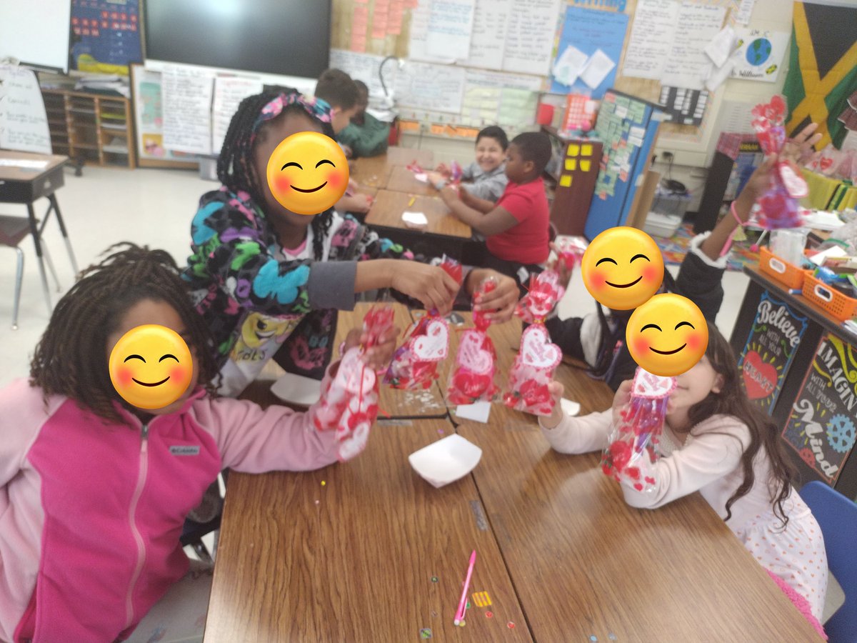 The kids had a wonderful day yesterday creating little gift bags for their parents, siblings and friends. It was a day filled with love. 
#myfirstvdayintheUS
<a href="/ParticipateLrng/">Participate Learning</a> 
#UnitingOurWorld