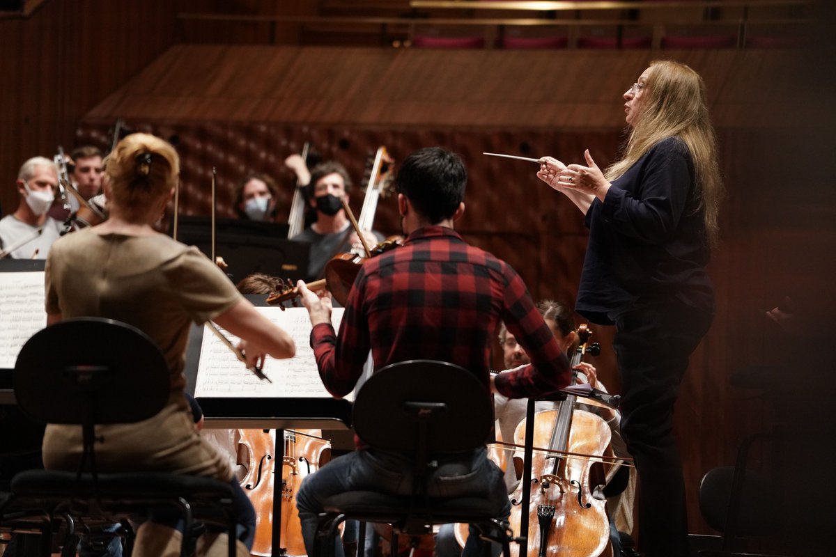 sharmillfilms's tweet photo. #BehindTheScenes photos of #KnowingTheScore with director #JanineHosking and dedicated Australian conductor #SimoneYoung during one of her @SydneySym rehearsals 🎬
In cinemas TOMORROW!
BOOK NOW https://t.co/WPWQuOs10h
#Classialmusic #Doco #CateBlanchett https://t.co/22STwOUvC8