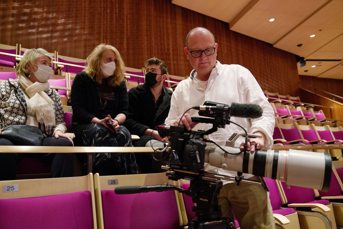 sharmillfilms's tweet photo. #BehindTheScenes photos of #KnowingTheScore with director #JanineHosking and dedicated Australian conductor #SimoneYoung during one of her @SydneySym rehearsals 🎬
In cinemas TOMORROW!
BOOK NOW https://t.co/WPWQuOs10h
#Classialmusic #Doco #CateBlanchett https://t.co/22STwOUvC8