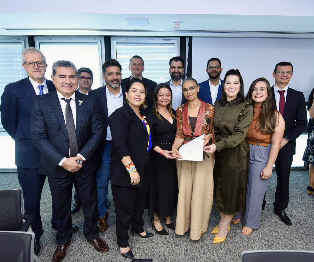 queiroz_raysa's tweet image. Participei nesta quarta-feira (15), da reunião de reinstalação do Comitê Orientador do Fundo Amazônia (COFA), juntamente com a ministra de Meio Ambiente e Mudança do Clima,  @MarinaSilva.