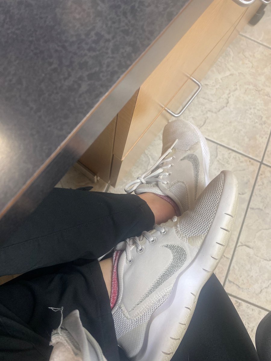Barefootbabe19's tweet photo. Bored at work. Let’s entertain each other 🖤😈
#feetfethish #FOOTFETİSH #FeetPictures #feetpicsforsales https://t.co/TwE6g4RVGS