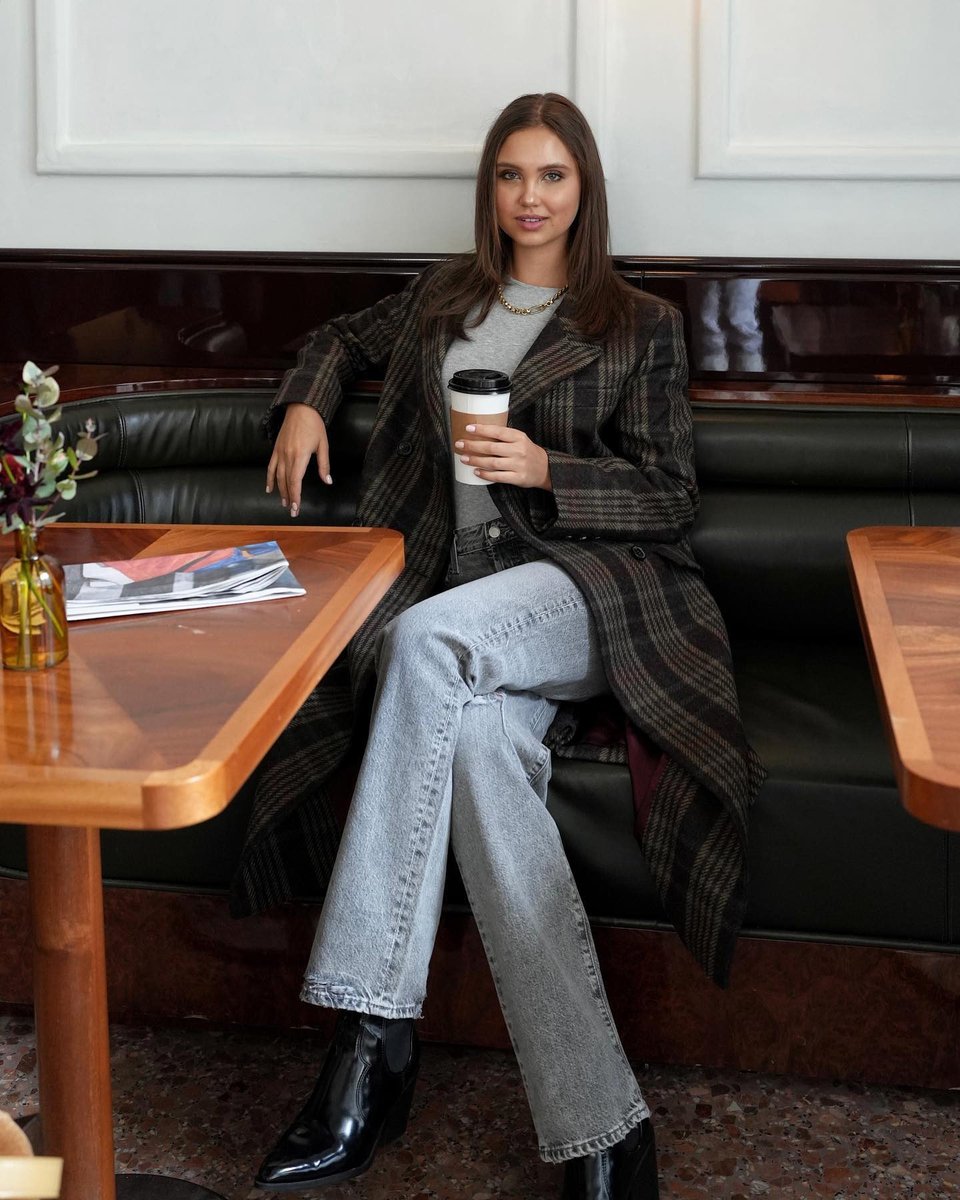 Spotted at NYFW with (all) of our favorites, <a href="/nastyaswan/">Nastya</a> wears the Ezzra in 28 Years Cutaway #AGirlinAG