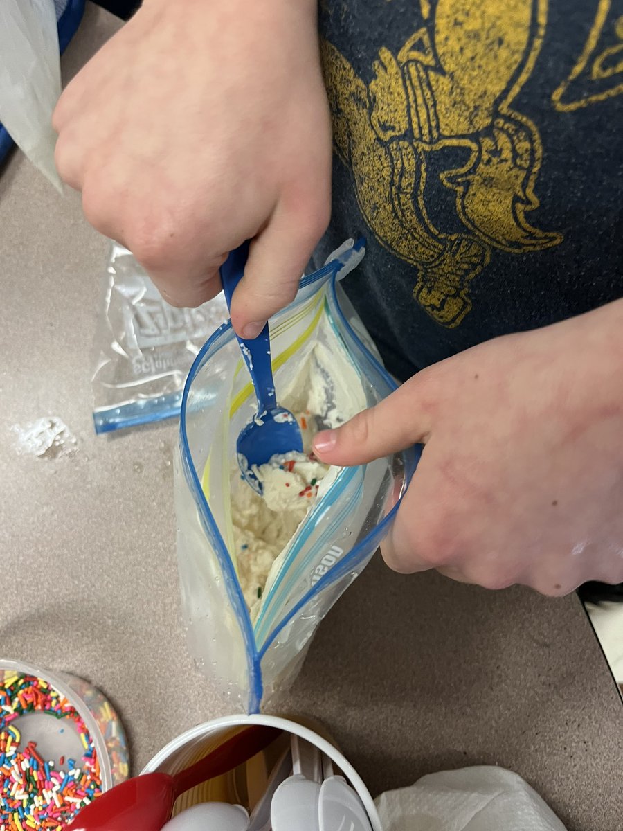 J_will201's tweet photo. Kitchen Chemistry students had so much fun making ice cream in a bag!!! They were amazed at how easy and delicious it was!🤓🧪🍦@underwoodgtm #Science https://t.co/8FOAMLLfJV