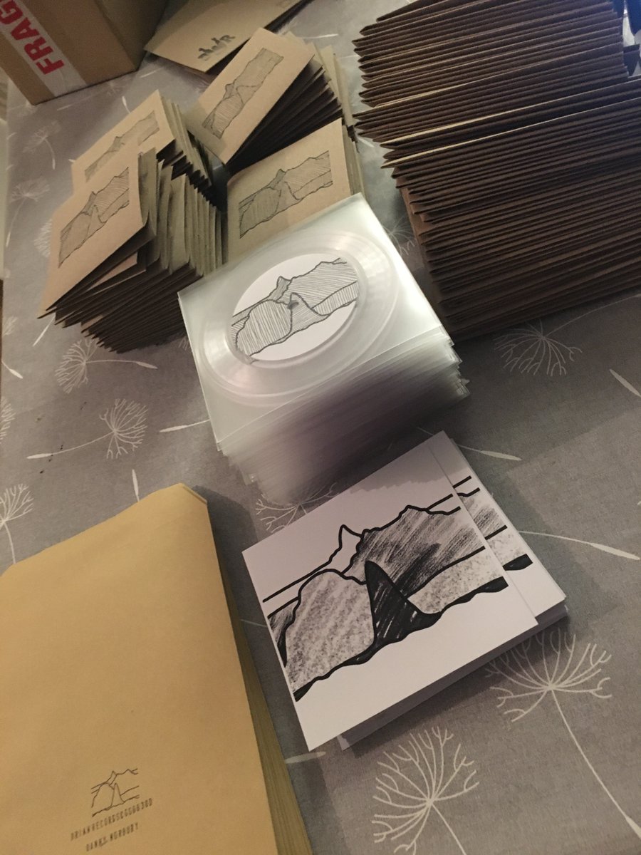 brian_records's tweet photo. Now moving on to the deluxe version (sorry sold out) with the bonus 2" https://t.co/Vwilox3cnK