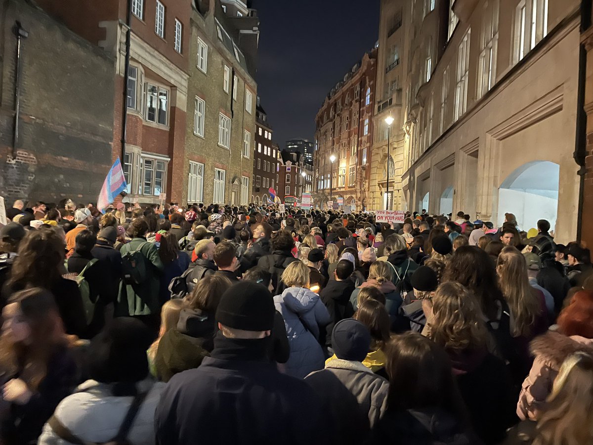 Vigil and protest at the department of education tonight. There is real anger here. How much longer can a minority be pushed? A 16 yold girl. This is not right.

#trans #transrights #BriannaGhey #transuk #lgbt #lgbtuk