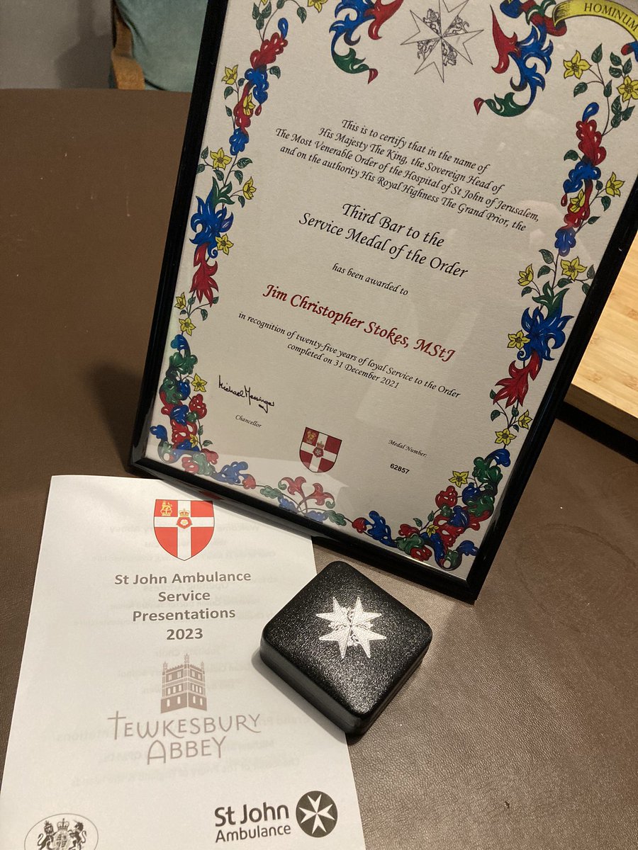 Proud to have been presented with the 3rd bar on my St. John Ambulance long service medal this evening at Tewkesbury Abbey. #volunteering #mySJAday @GlosSJAPres @stjohnambulance @TewkesAbbey @GLieutenancy