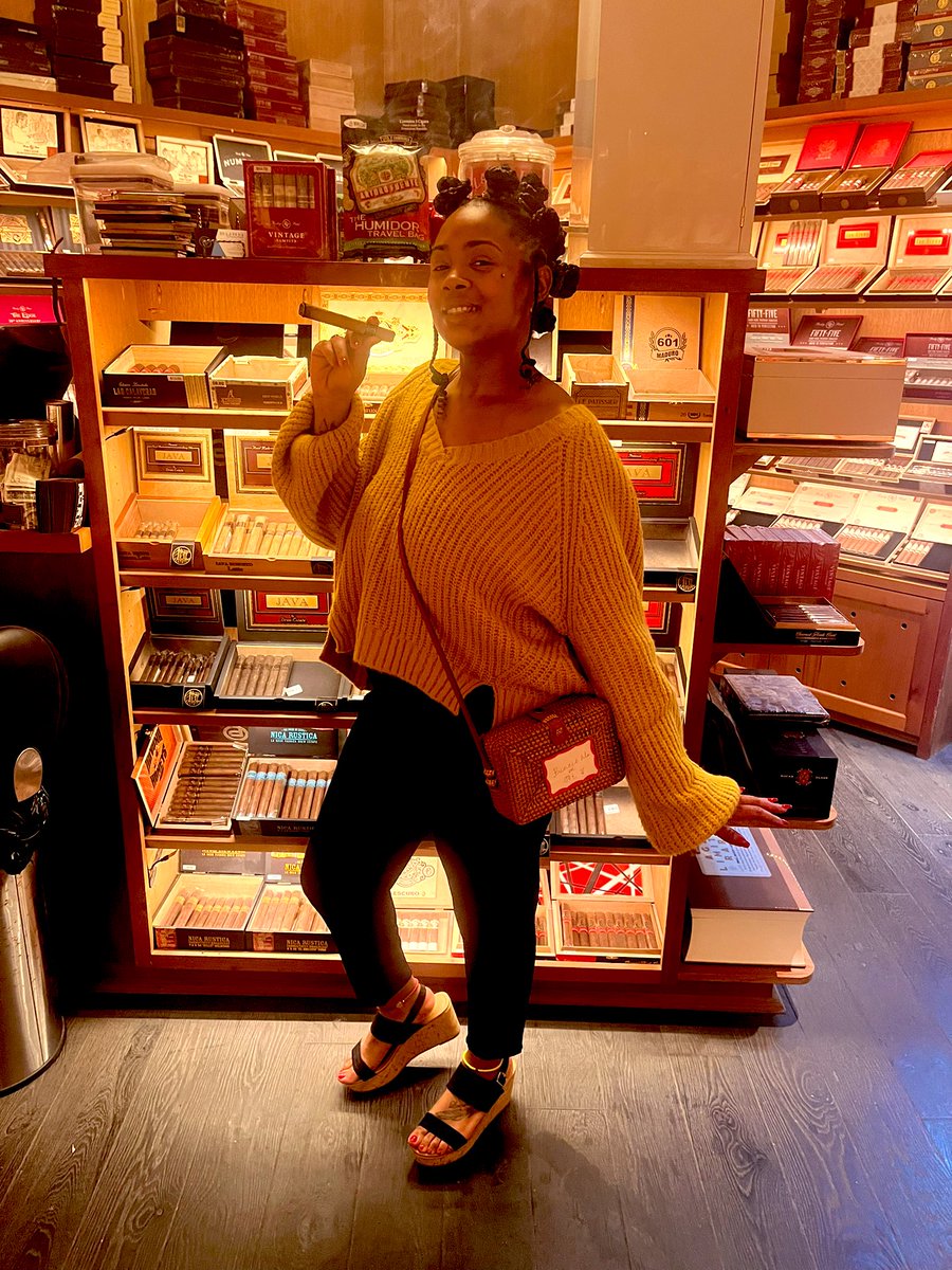 MelodyBanks37's tweet photo. Sowyyy for the wait. 🫶🏽#BirthdayGirl #twentyeight #allblack #copperwoman #Aquarius https://t.co/rsMfSKA4wz