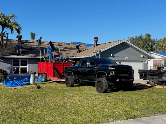 RT_GFL's tweet photo. Our team is working on a brand new roof today for a homeowner in Fort Myers that suffered hurricane damage 🏡 🛠

We've got big things coming up in the area, so stay tuned to this account for updates in the next few weeks! https://t.co/MSJtdoLlUY