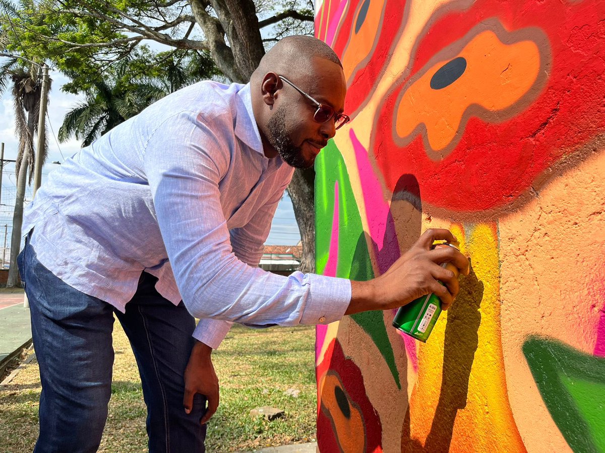 sidocfundacion's tweet image. ¡Sueña, siembra, florece! 
El Polideportivo del barrio La Emilia, en Palmira, fue el escenario de un encuentro para hablar de paz, en el marco de la visita de @OpenSociety. Gracias PAZOS @AlcaldiaPalmira y @ValleCompromiso por #ForjarOportunidades