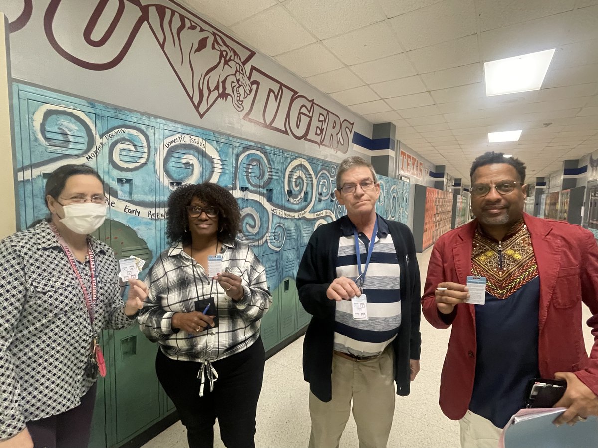 MelSilvestre84's tweet photo. As always teachers and staff @AEMA_JDMS continue to keep our 🐝🐝 hornets safe in our hallways by being visible and keeping our #HISDSafetyFirst badges handy. @HISD_Risk_Mgmt will 😍😍 to see how we 👀👀out for #safety https://t.co/UzPhH16HHf