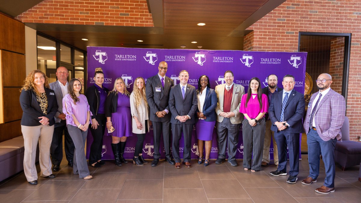 Today <a href="/TarletonPrez/">Dr. James Hurley</a> Dr. James Hurley and <a href="/Ranger_College/">Ranger College</a> President Derrick Worrels signed an agreement expanding collaboration and establishing an alternative admission pathway to a bachelor's degree.

Read more about the co-enrollment arrangement: tarleton.edu/news/tarleton-…