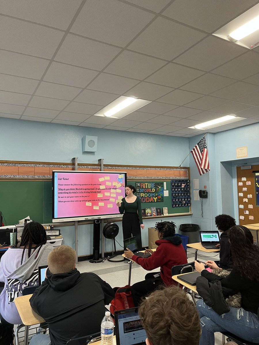 Ms. Baloglou tweet media