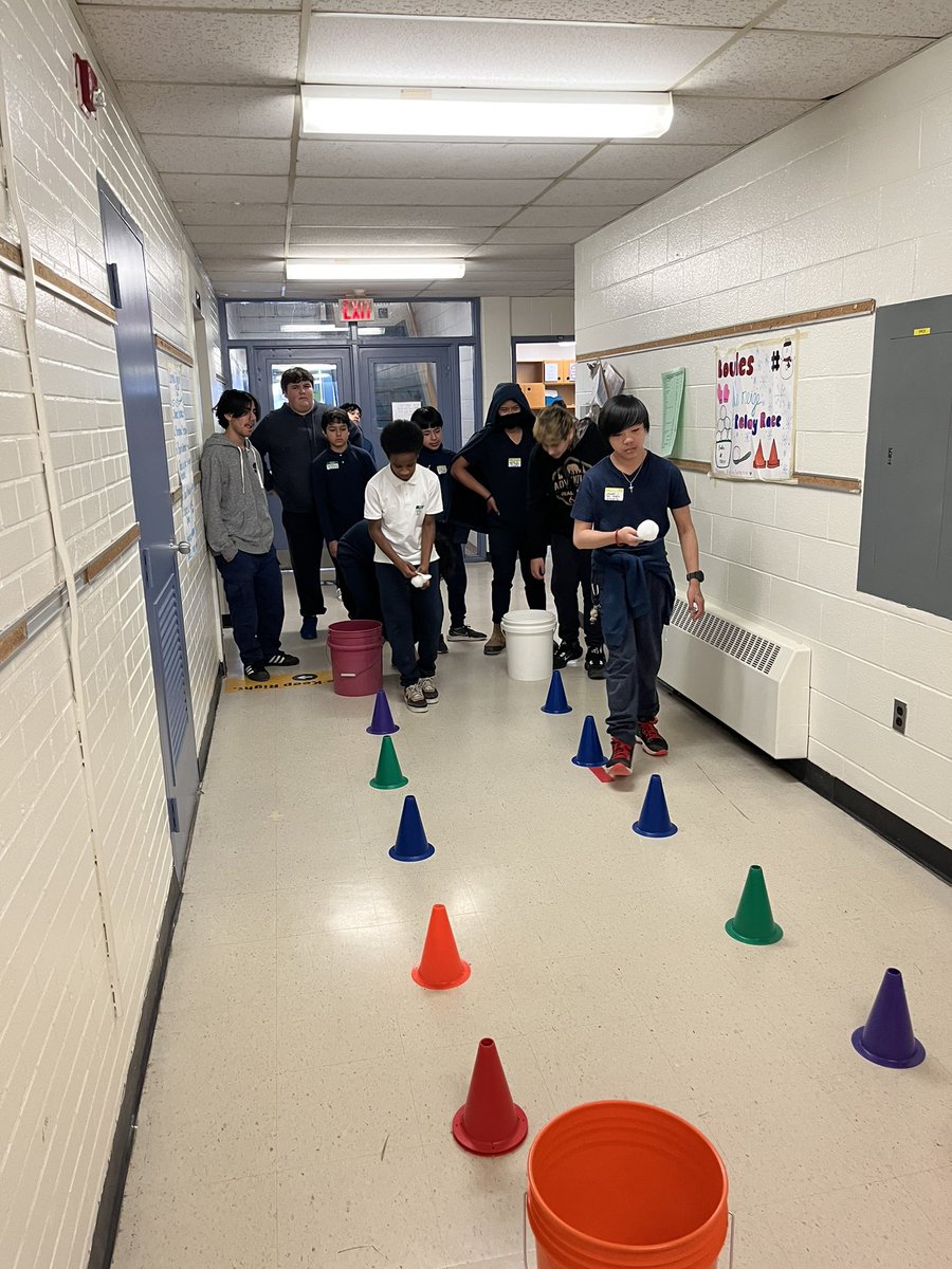 rendaj6's tweet photo. Carnaval Play Day was a great success. The kids had so much fun playing the games. Even Bonhomme came to join in on the fun @SFX_TCDSB @saramparise https://t.co/63pLiz1FLS