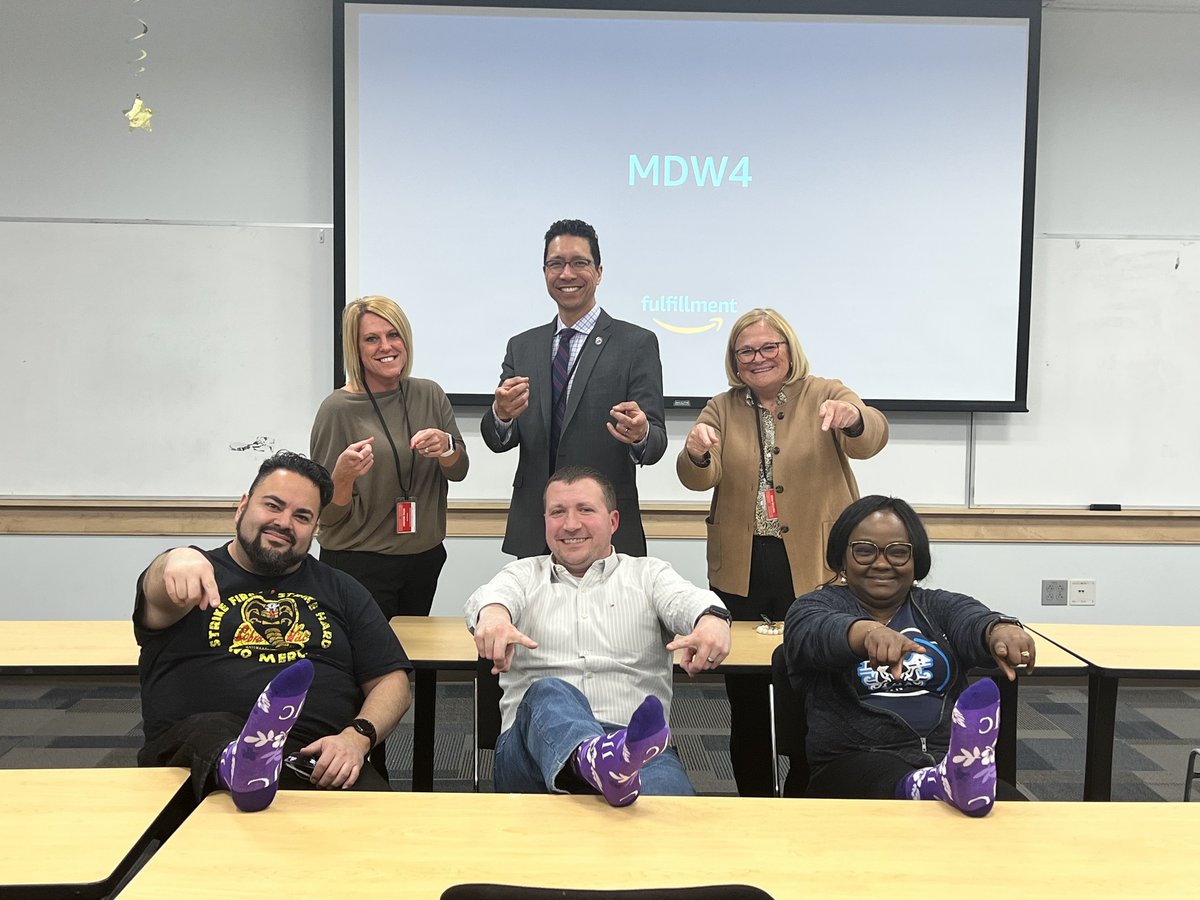 JolietJrCollege's tweet photo. Thanks to all who rocked their #JJCSocks today and helped make this year's @JJCalumni sock campaign a toe-tal sock-cess! 💜🧦
If you feel left out, don't worry! You can still get your pair at https://t.co/tpSKbNspdV!
#BelongAtJJC https://t.co/UGcXJTT9NG