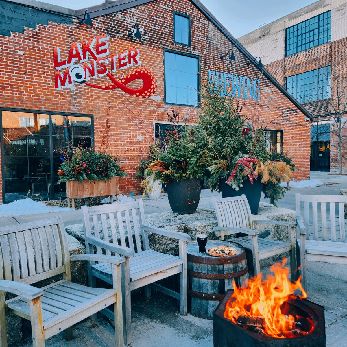 thebrickovenbus's tweet photo. As the snow melts appetites grow! Come get your sour dough and Hops fix at @Backchannelbrew, 
@LakeMonsterBrew or @BlackStackBrew tonight! https://t.co/wZ8ilOSewL