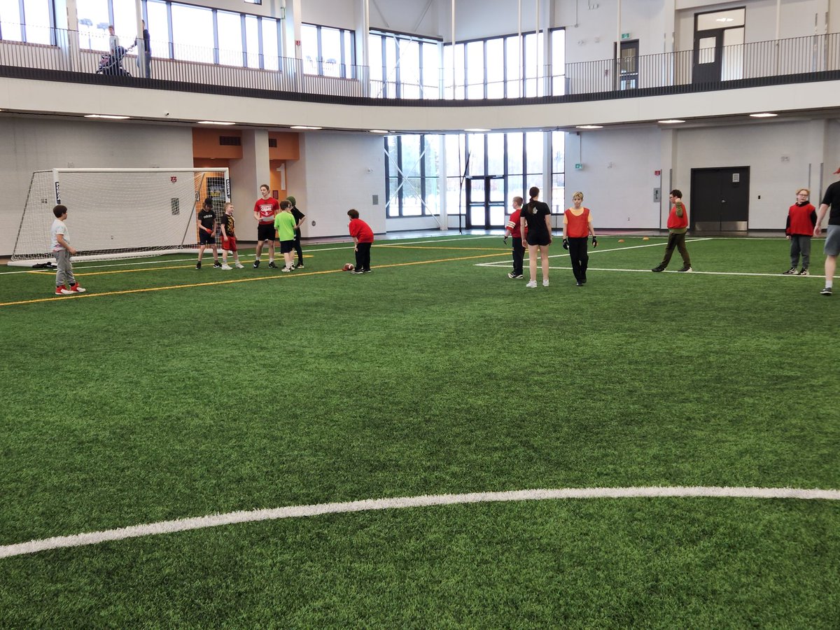 CWcseagles's tweet image. More of our Seniors leading the way for our U10 and U12 WMF touch football sessions today!